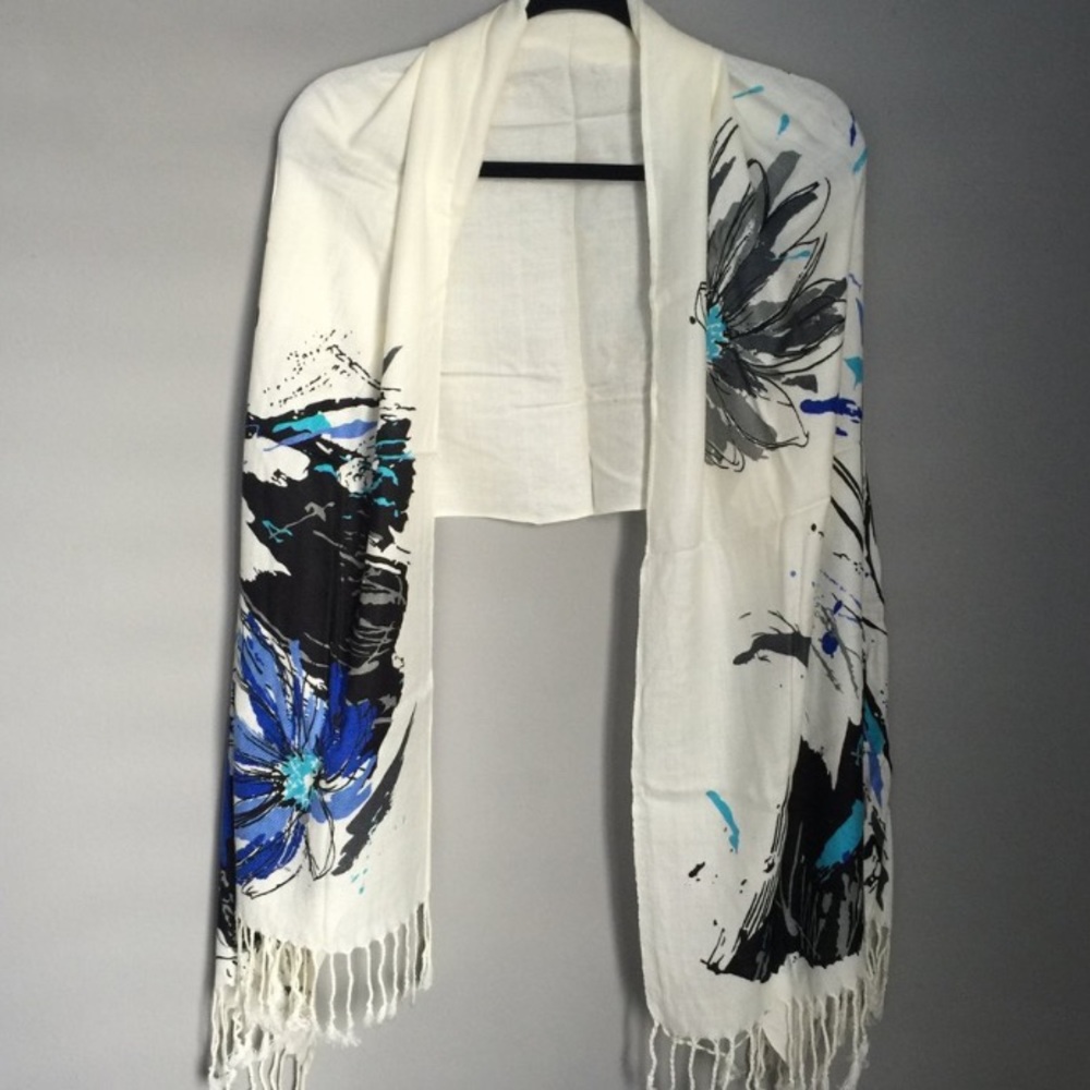 New beautiful scarf, never used in plastic package